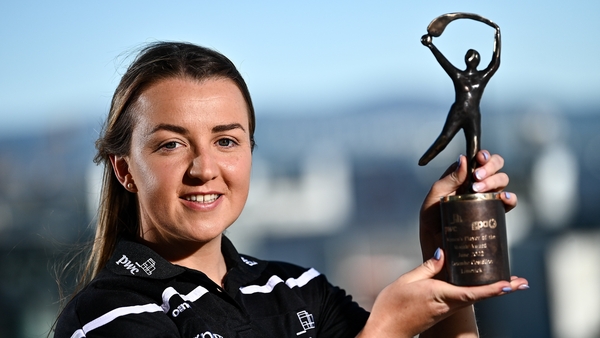 Gillian Lowth, Partner at PwC Galway, presents the April PwC GPA Women's Player of the Month Award to Miriam Walsh of Kilkenny.