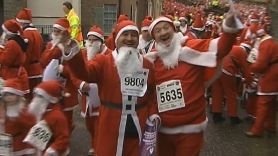 Sea of Santas in Derry
