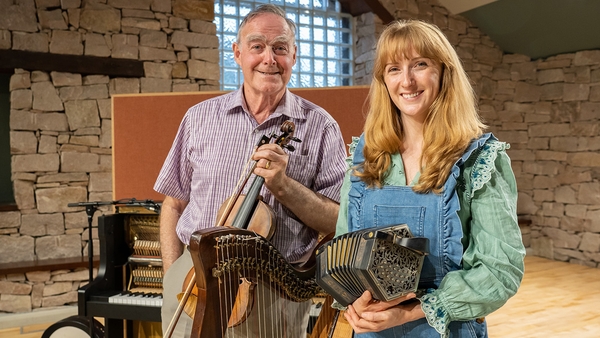 FÉACH: Caitlín agus Antóin Mac Gabhann ar Chuan an Cheoil