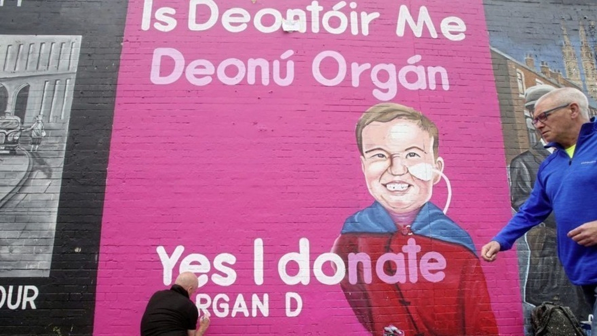 Máirtín Mac Gabhann as Béal Feirste. 