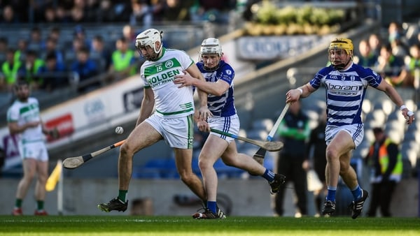 Ballyhale Shamrocks Joey Cuddihy being tracked by John McKeon and Simon Leacy
