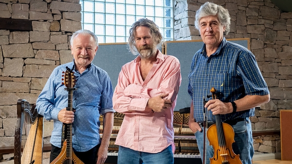 FÉACH: Cuan an Cheoil le Dónal Lunny agus Paddy Glackin