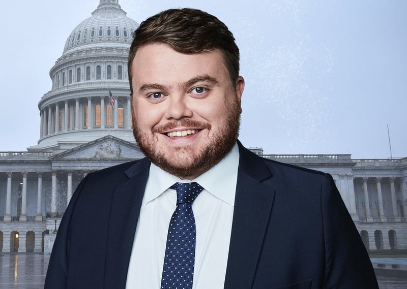 Donie O'Sullivan as Ciarraí é duine de na hiriseoirí a cuireadh ar fionraí ó Twitter