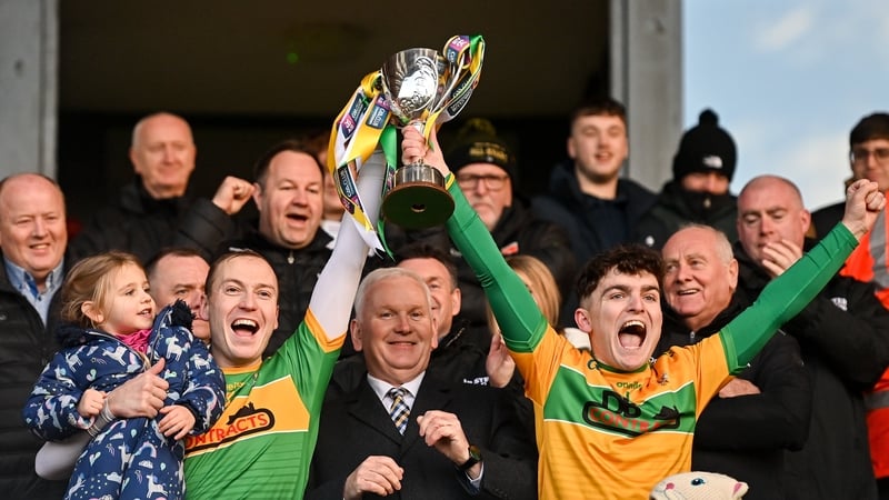 Dunloy Cuchullains joint-captains Paul Shiels (L) and Ryan Elliott lift the trophy