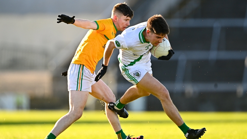 Seán Kelly is pursued by John Francis Carr