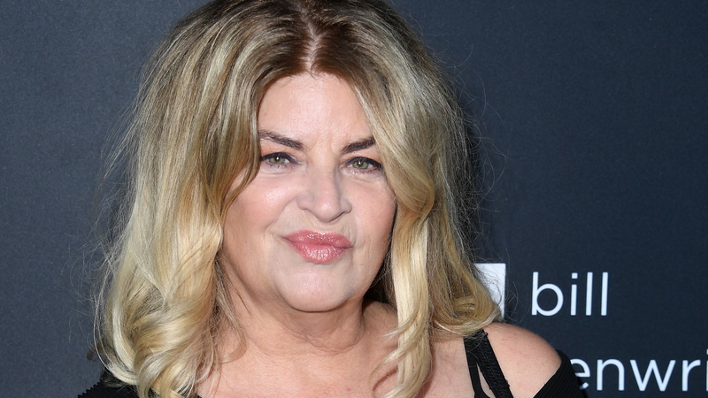 Tá an t-aisteoir Meiriceánach, Kirstie Alley, tar éis bás a fháil le hailse. Bhí sí 71 bliain d'aois.