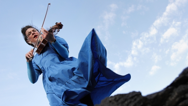 Tune Of The Week: Sing a Song of Old by Clare Sands