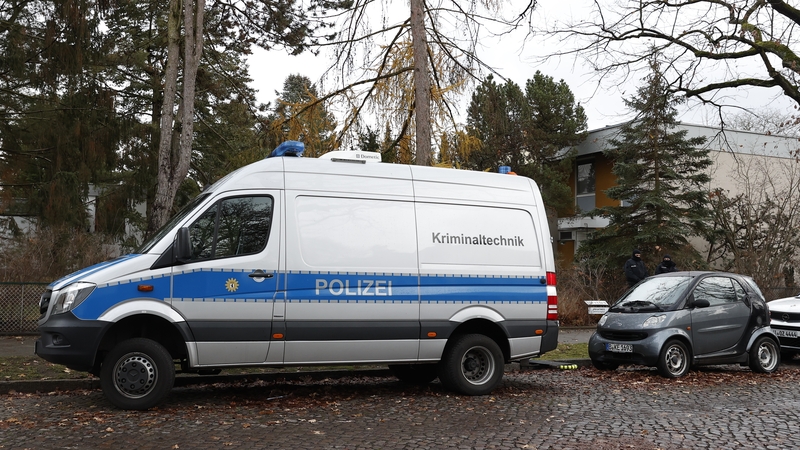 25 gafa sa Ghearmáin faoi iarrachtaí an Rialtas a threascairt