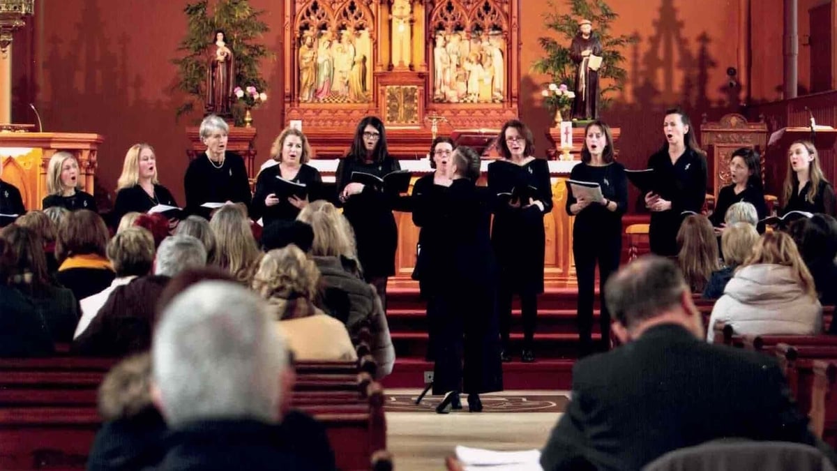 Holy Child Killiney Alumnae & Friends Community Choir - Sylvian Joululaulu | Choirs For Christmas 