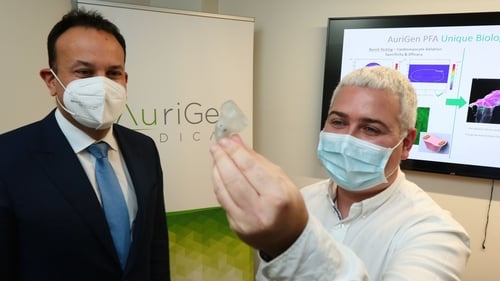 Tánaiste Leo Varadkar and Tony O'Halloran CTO of AuriGen Medical