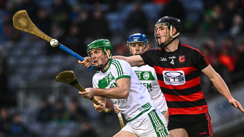 Eoin Cody of Ballyhale Shamrocks(l) is tackled by Tadhg Foley