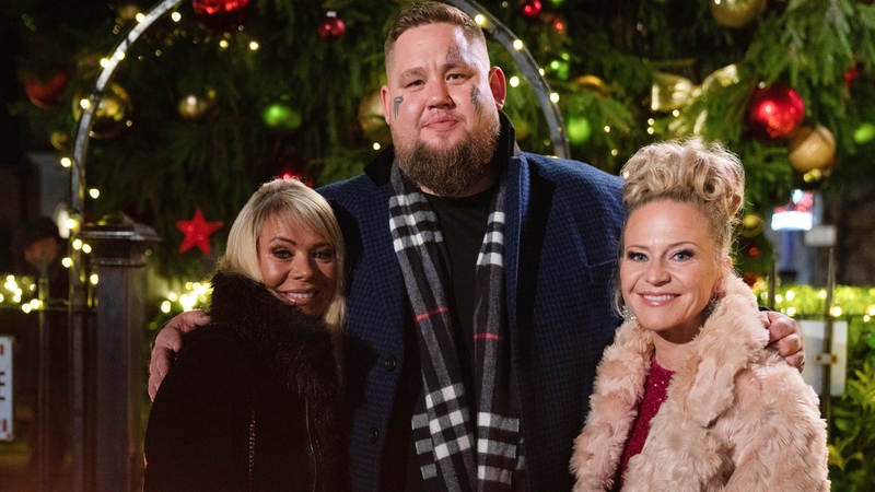 Rag'n'Bone Man with EastEnders stars Letitia Dean (L) and Kellie Bright