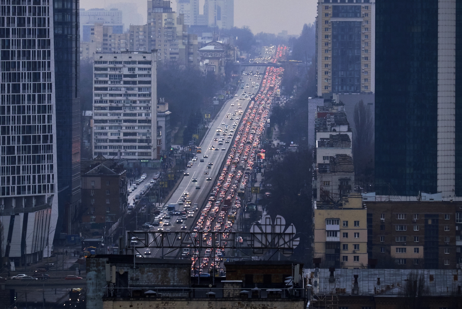 Kyiv residents rush to leave town on the first day of war (Pierre Crom/Getty Images)