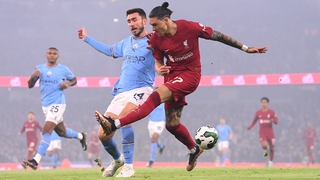 Darwin Nunez's shot is blocked by Aymeric Laporte