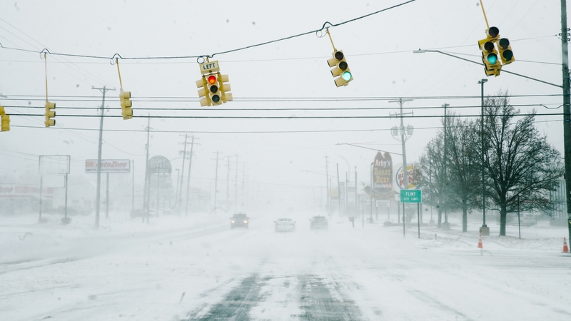 Breis is milliún duine fágtha gan aon chumhacht aibhléise sna Stáit Aontaithe de bharr stoirme