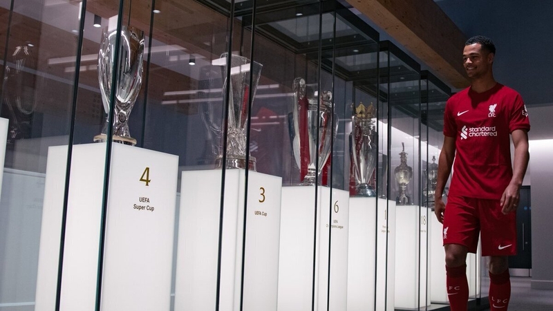 Cody Gakpo has arrived at Anfield (Pic: @Liverpoolfc)