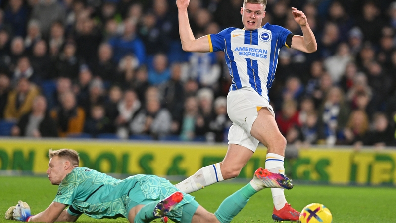 Evan Ferguson beats Aaron Ramsdale in the Arsenal goal