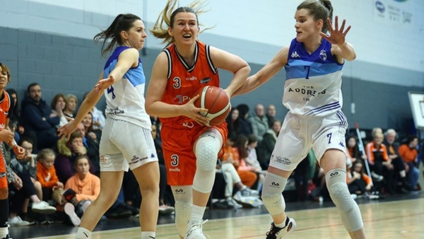 Michelle Clarke Killester (c) goes past Aine McKenna and Claire O Sullivan of The Address UCC Glanmire - pic courtesy of Martin Doherty Photography