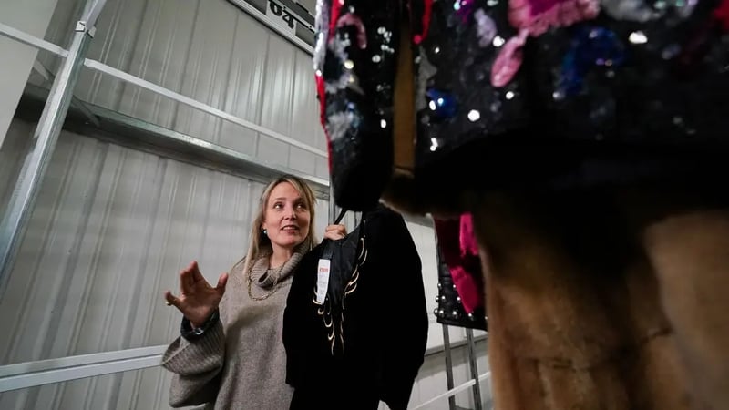 A catwalk show with items from Oxfam will feature at London Fashion Week in February.