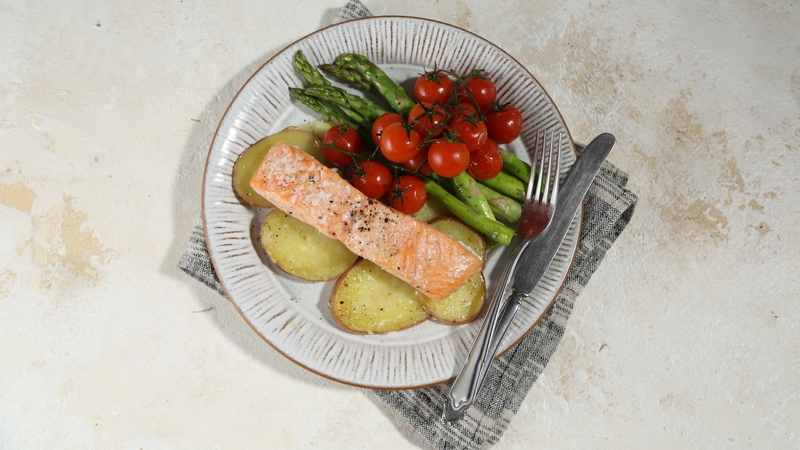 Each serving contains approximately 630 kcal.