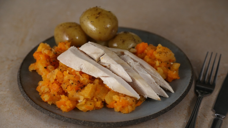 Each serving contains approximately 500 kcal.