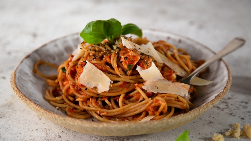 Each serving contains approximately 650 kcal.