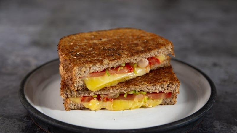 Contains approximately 520 kcal.