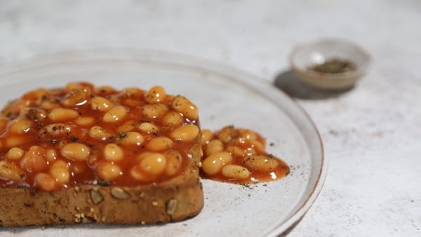 Each serving contains approximately 400 kcal.
