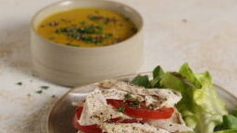 Each serving contains approximately 385 kcal.