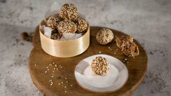 Each ball contains approximately 200 kcal.