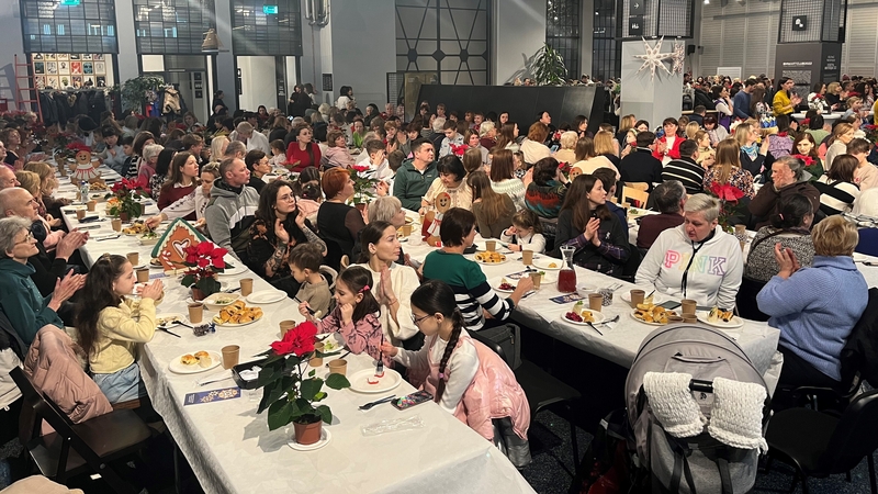 Ukrainian guests enjoy Holy Supper at Nowy Teatr in Warsaw