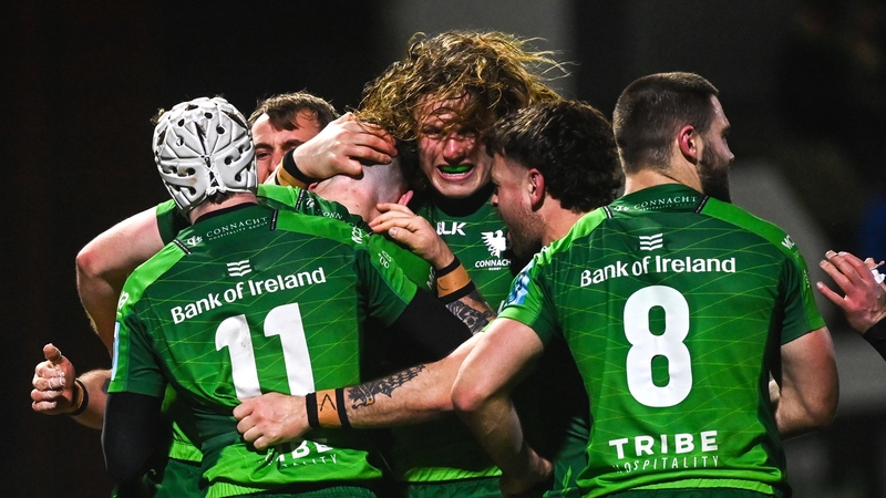 Connacht celebrate their opening try of the game from Conor Oliver