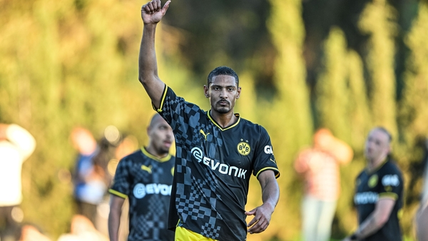 Sebastien Haller in acion against Fortuna Düsseldorf today