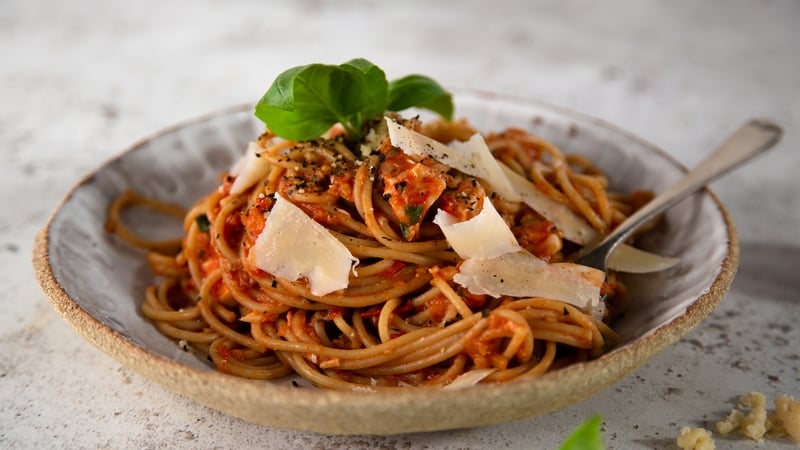 Each serving contains approximately 650 kcal.