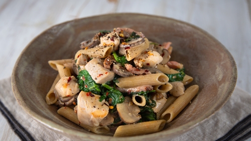 Each serving contains approximately 475 kcal.