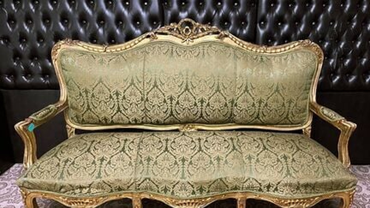 Auction of Celtic Tiger hotel and nightclub bling 