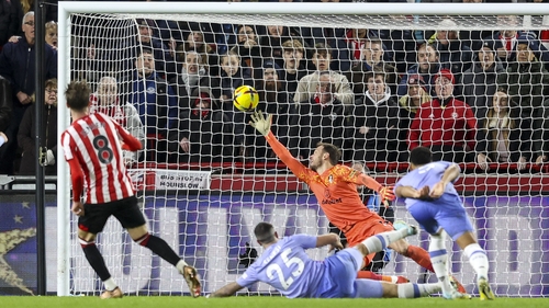 Mathias Jensen scores past Neto to make it 2-0 to Brentford