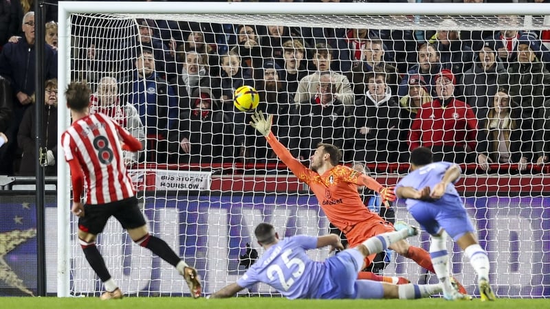 Mathias Jensen scores past Neto to make it 2-0 to Brentford