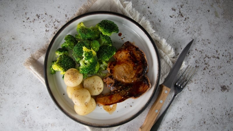 Each serving contains approximately 600 kcal.