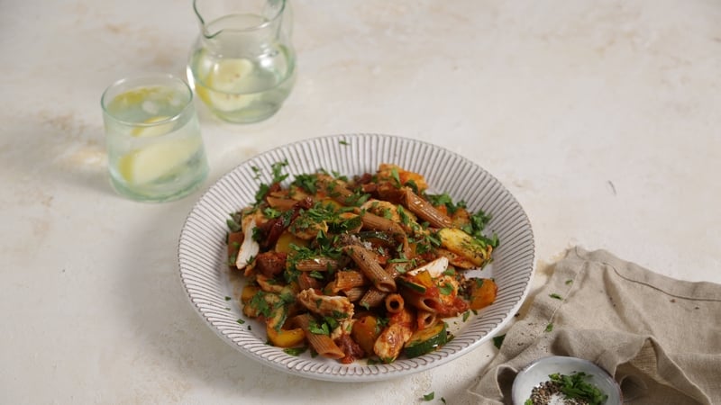 Each serving contains approximately 530 kcal.