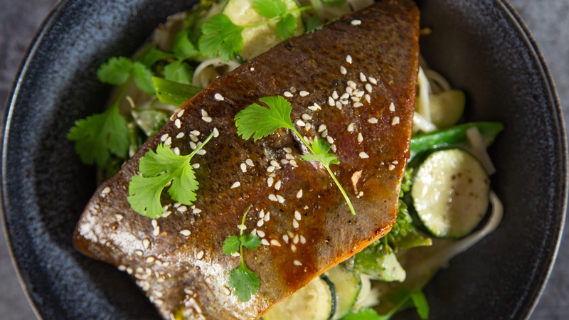 Each serving contains approximately 590 kcal.