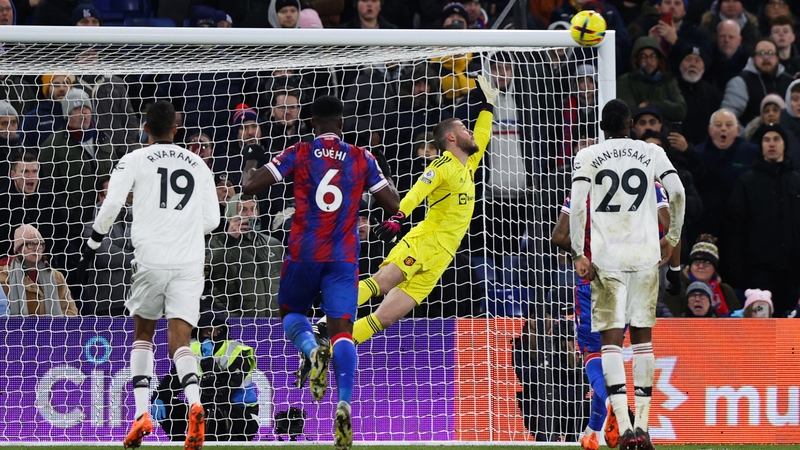 Michael Olise's free-kick flies past David de Gea