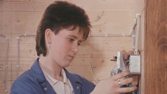Apprentice electrician (1988)