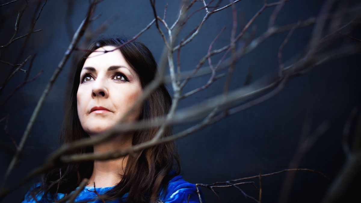 Máire Ní Bhraonáin, ceoltóir aitheanta le Clannad.
