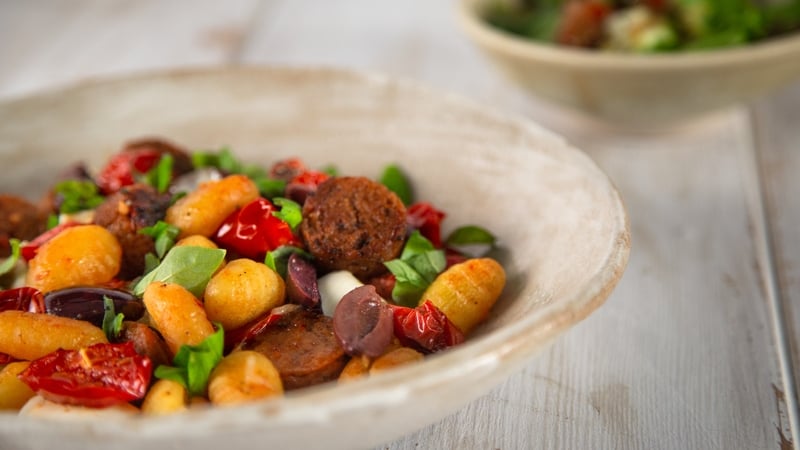 Each serving contains approximately 650 kcal.