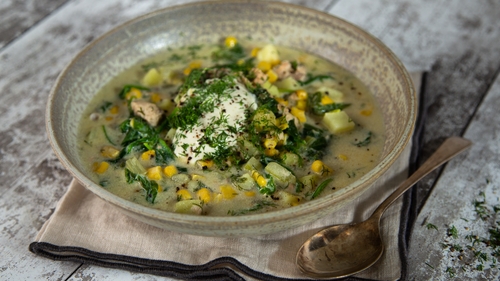 Each serving contains approximately 570 kcal.