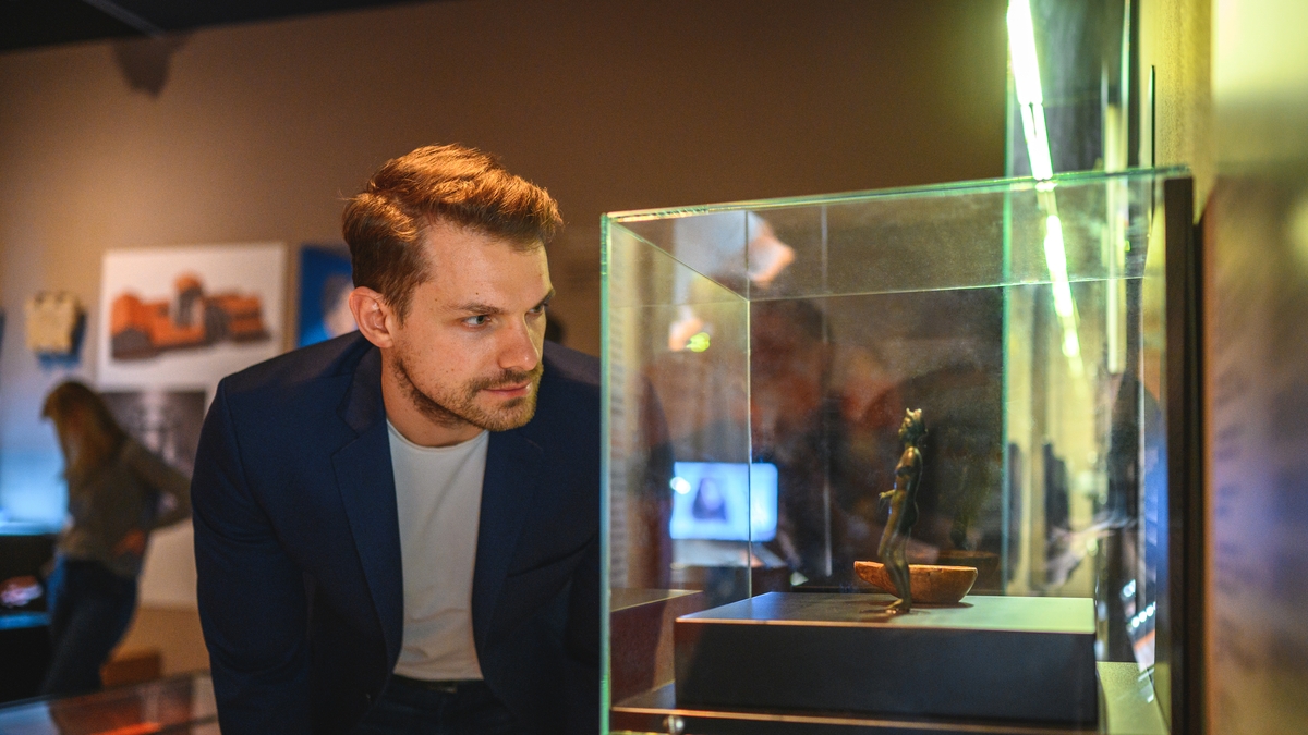 Fin Dwyer - Irish Artefacts