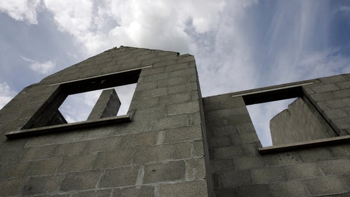 Why did govt persist with 40,000 housing figures?