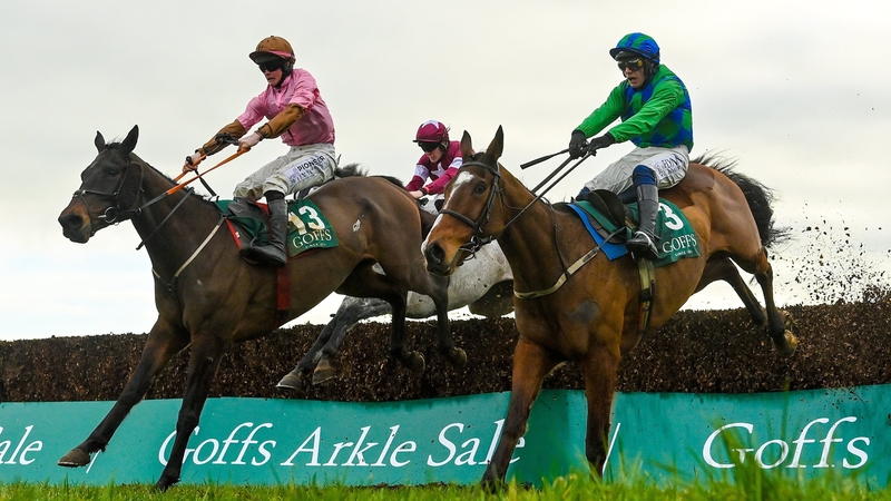 Carefully Selected (R) jumps the last en route to winning the Goffs Thyestes Chase