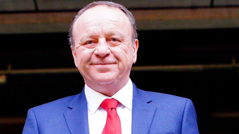 "It is now time for someone else to lead the way", says Steve Phillips